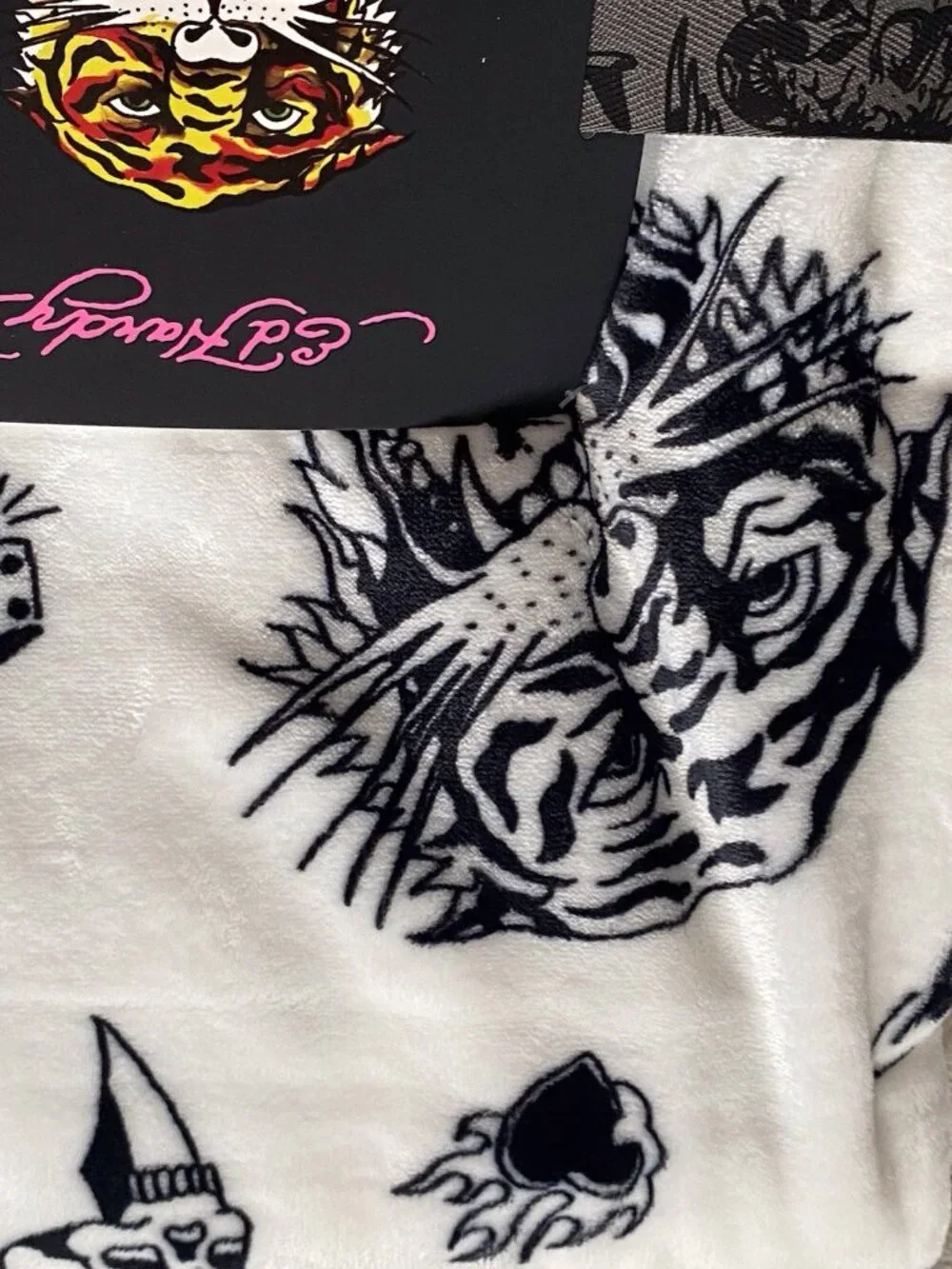 Ed Hardy Tattoo Printed Plush Oversized Throw Blanket Tiger Skull Dice White NEW